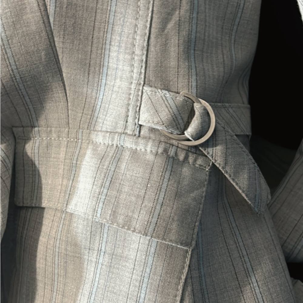 Express Gray Blazer Tailored for Versatile Elegance - Picture 5 of 10